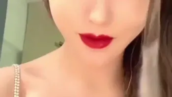 蛇精脸女神1v1  很骚很盯很诱人啊 对于恋足带m属性的人来说简直就是福音