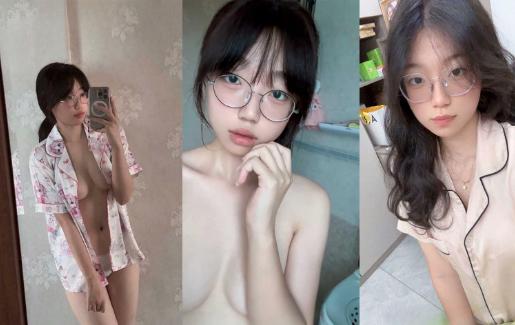 云南师范大学眼镜妹【周晓琴】高颜值学妹私下寂寞难耐,在家自拍火辣自慰视频撩骚求人狠狠插入