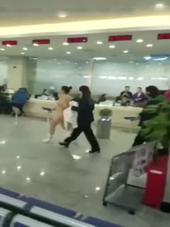 【12.11惊天大瓜】吉林行政审批大厅惊爆“脱衣门”!