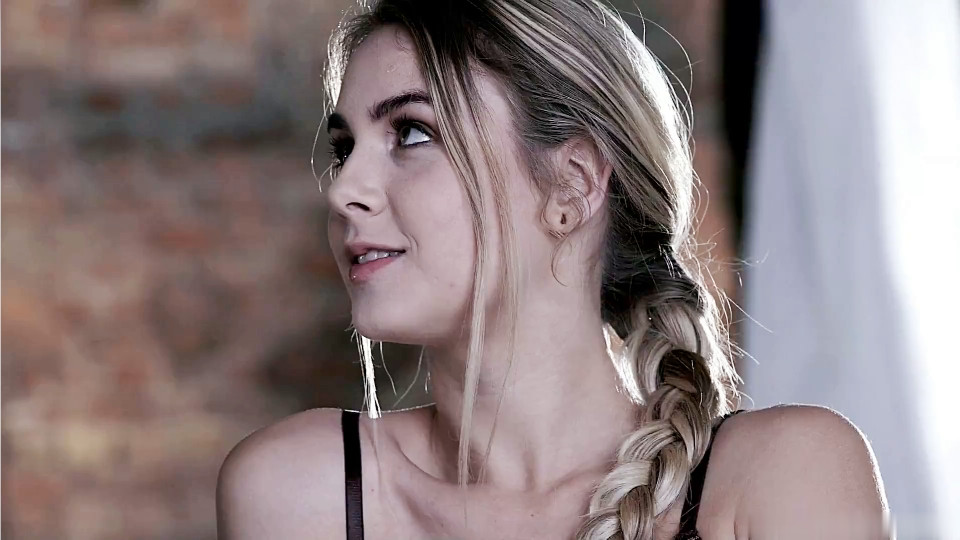 【欧美】这个小姐姐真的是太迷人了，颜值身材看的神魂颠倒想狠狠扑上去猛力抽插