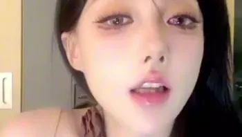 精致的榨精脸，还不射她脸上？高端社交 一对一