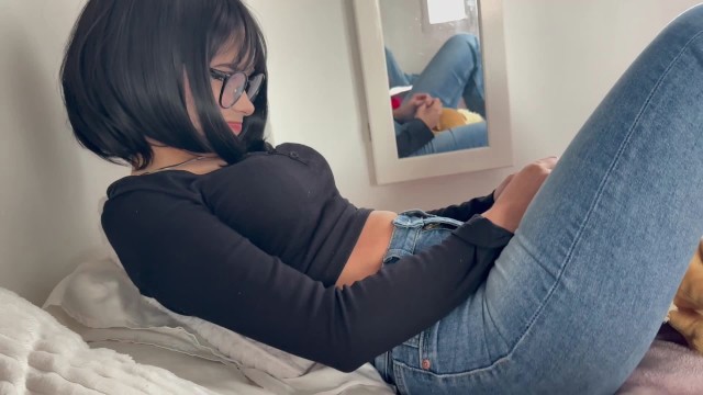 动漫女孩打赌输了,我就来她的大腿。#白虎#射精#骚逼#挑逗#萝莉#性交